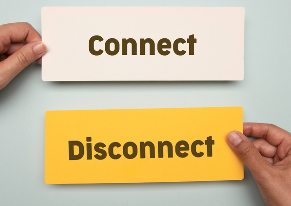 Desconecta para reconectar: Un llamado al ayuno de las redes sociales.