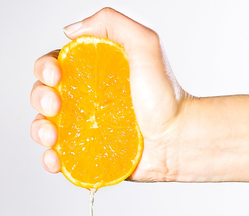 No producimos vitamina C, debemos consumirla
